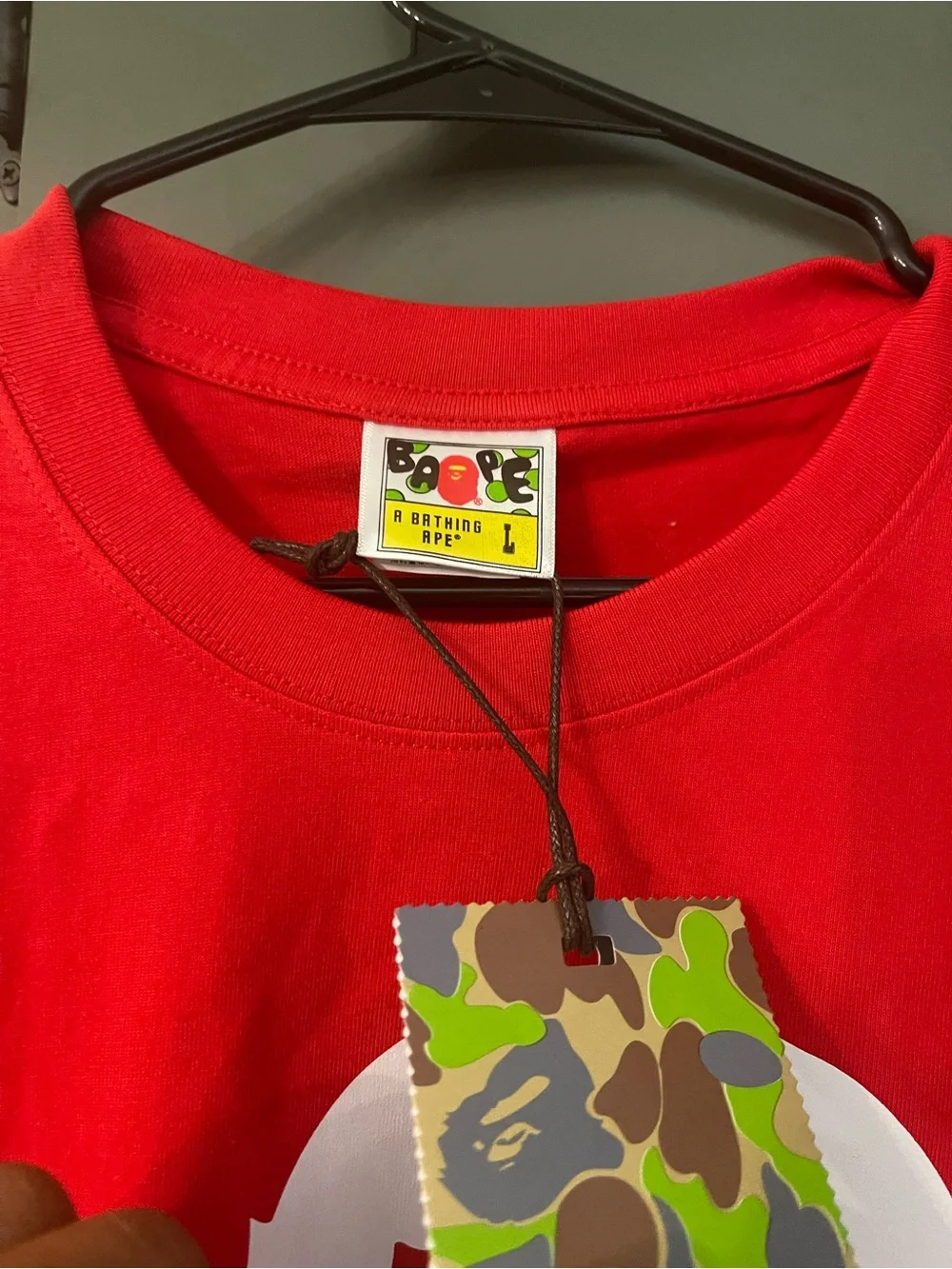 Mens Graphic Design Tee Size L.
